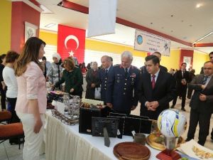 Vali Düzgün, Kartal Vakfı Kermesine Katıldı