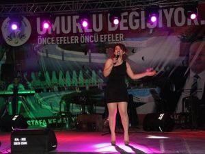 Umurlu Mahalle Halkı Pınar Dilşeker İle Coştu