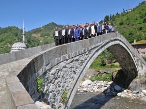 Vatandaş Karal’ı Bağrına Bastı