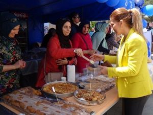 Erzincan’da Polis Eşlerinden Gıda Kermesi