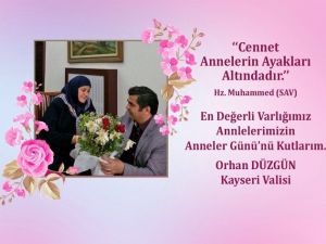 Vali Orhan Düzgün Annelerin Günü’nü Anlamlı Bir Fotoğrafla Kutladı