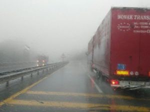 Düzce D-655 Karayolunda Sis Ve Yağmur Etkili