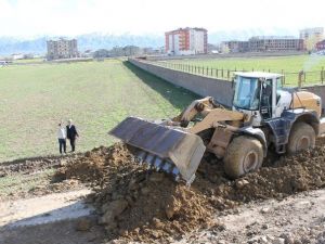 Yüksekova Belediyesi Yol Çalışmalarına Devam Ediyor