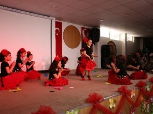 Miniklerden Anneler Günü Kutlaması