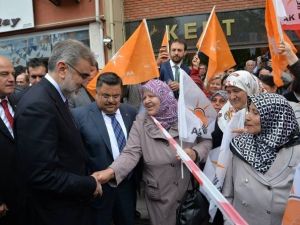 Bakan Yıldız, Cuma Namazı Çıkışı Vatandaşlara Pilav İkram Etti