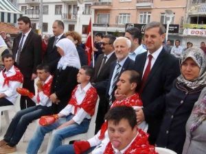 Duygulandıran Tören