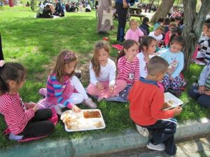 Minik Öğrenciler ‘Şükür Duası’ Yemeğine Katıldı