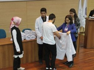 Fizyoterapi Ve Rehabilitasyon Öğrencilerinin Beyaz Önlük Heyecanı