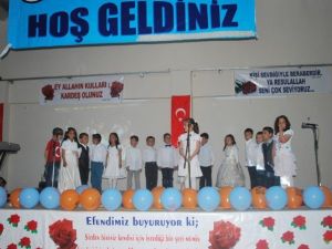 Ortaokul Öğrencilerinin Hazırladığı Kutlu Doğum Programı Büyük İlgi Gördü