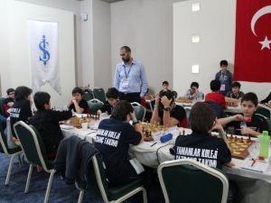 Satranç Liginin Şampiyonu Yamanlar Koleji Oldu