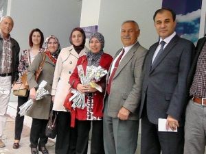 Kulu’da Yardımlaşma Derneği Annelere Gül Dağıttı