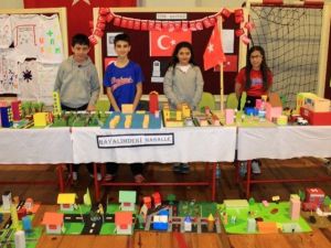 Formül Hatırlatan Tişörtler, Çizgi İzleyen Robotlar