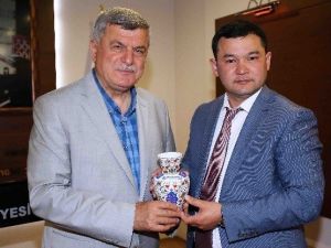 Kırgızistan Konsolosu, Karaosmanoğlu’na Konuk Oldu