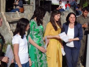 Silvan’da Kobanili Öğrencilere Öğretmenlik Sertifikası Verildi