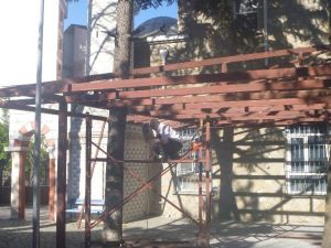 Dedeoğlu Camii Bahçesinde Sundurma Yapımı