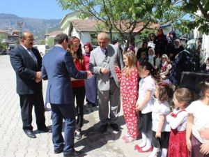 Minik Mankenler Annelerinin Diktiği Elbiselerle Podyuma Çıktı