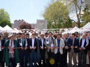 Kütahya’daki ’Uluslararası Öğrenci Buluşması’ Renkli Görüntülere Sahne Oldu