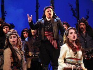 Hekimoğlu Son Kez Sahnelenecek