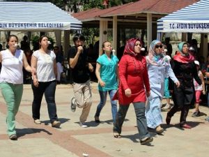 Büyükşehir Anneleri Eğlendirdi