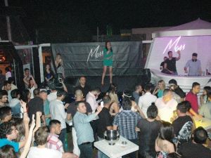 Simge Sağın Bodrum’u Salladı