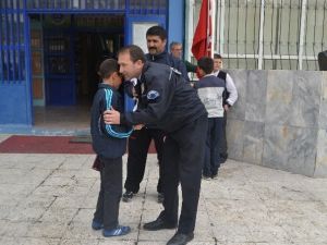 Minik Öğrenciden Örnek Davranış