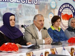 Eğitim-bir-sen Anneleri Unutmadı