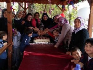 Ana Sınıfı Öğrencilerinden Anneler Günü Kutlaması