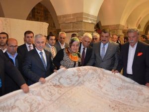 El Emeği Göz Nuru Bir Halının Kesimi Yapıldı