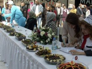 Anneler Yaprak Sarmalarıyla Yarıştı