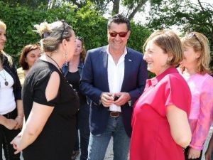 Başkan Kocadon, Başarılı Öğrencileri Okullarında Ziyaret Etti