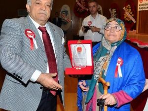 3 Ahi Anneye Temad’dan Ödül