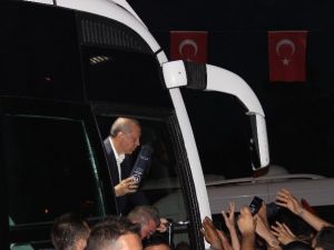 Cumhurbaşkanı Erdoğan Satranç Takımı Dağıttı