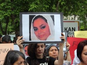 Kadınlar, İran’da Ki İntihar Olayıyla İlgili Açıklama Yaptı