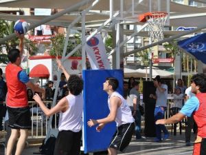 Gençlerden Aydın’da Sokak Basketbolu Şöleni