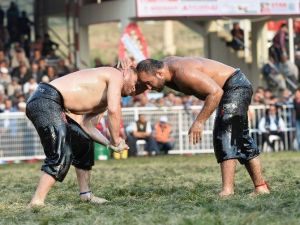 Muratpaşa Belediyesi Yağlı Pehlivan Güreşleri Düzenleyecek