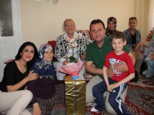 Soylu’dan Fedakar Anneye Anlamlı Ziyaret