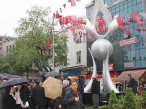 Yolların Bile Asfaltlanmadığı Zonguldak’a Astronomik Heykel