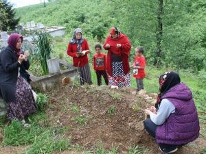 Mezar Başında Anneler Günü