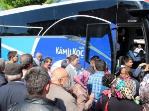 AK Parti Milletvekili Adayları Umre Kafilesini Dualarla Uğurladı