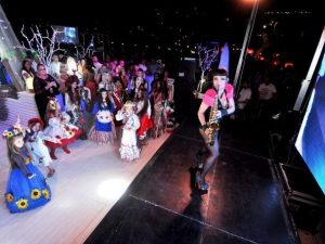 Bodrum’da‘yaza Merhaba’ Partisi Renkli Görüntülere Sahne Oldu