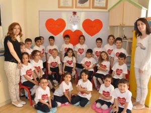 Anneler Günü’nde 27 Yıl Önceki İlk Öğretmenini Unutmadı