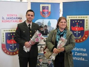 Konya’da Jandarma’dan Annelere Karanfil