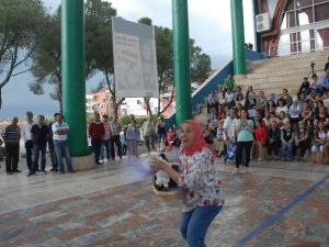 Kötü Alışkanlıklara Terlik Fırlattılar
