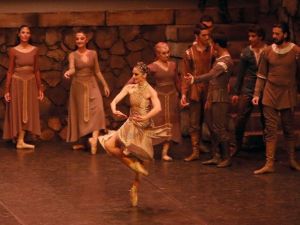 “Hamlet” Balesi Büyüledi