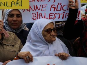 Diyarbakır’da Anneler Günü Yürüyüşü