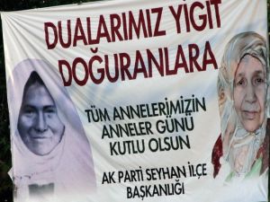 Başbakan Davutoğlu’na "Anneler Günü" Sürprizi