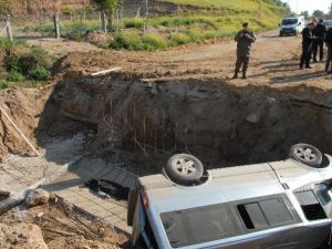 Öğrenci Servisi Su Kanalına Düştü: 1 Ölü, 5 Yaralı