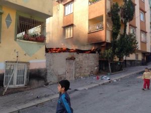 Gaziantep’te Odunlukta Çıkan Yangın Eve Sıçradı