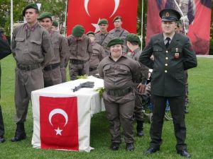 Temsili Askerlik Duygulandırdı