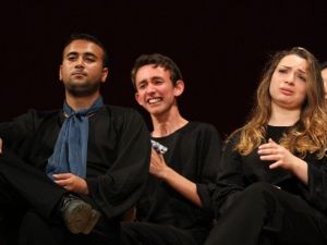 Gaziemir Tiyatrocularına Tam Not